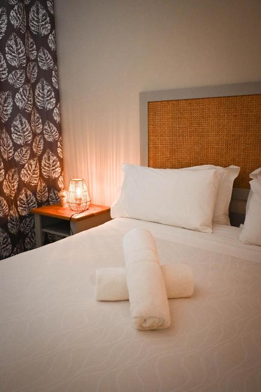 Postel nebo postele na pokoji v ubytování Bois Mapou Self Catering Apartments Unit 101