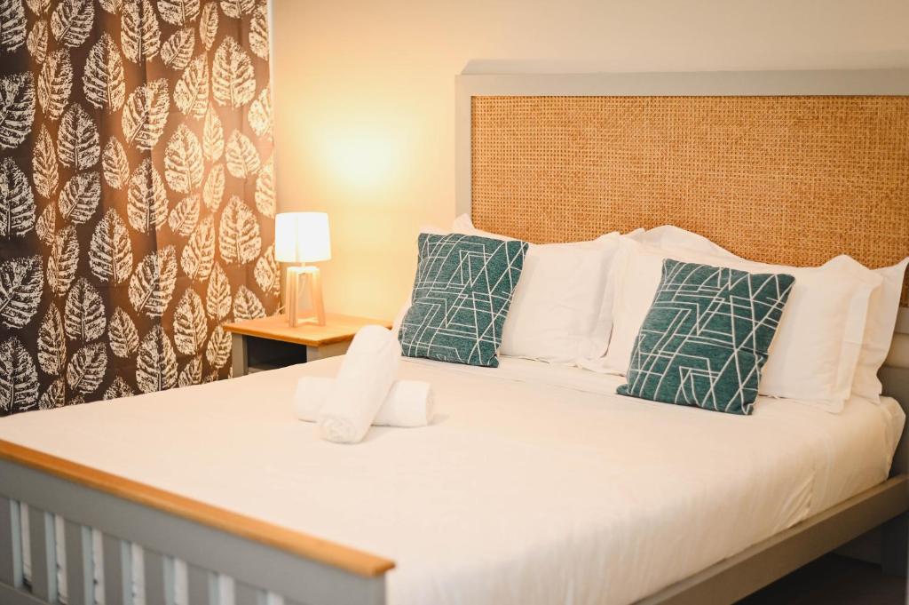 Postel nebo postele na pokoji v ubytování Bois Mapou Self Catering Apartments Unit 101