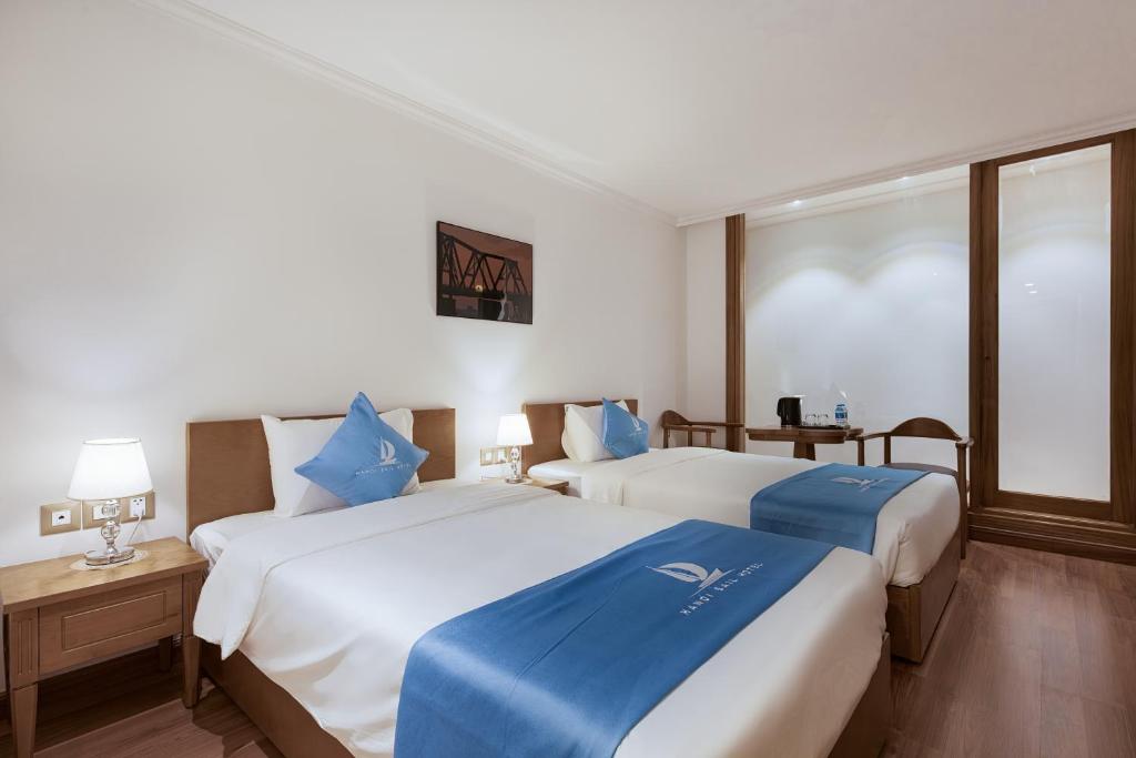Postel nebo postele na pokoji v ubytování Hanoi Sail Hotel