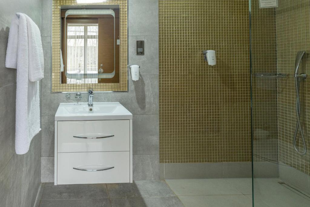 Putney Hotel; BW Signature Collection - 