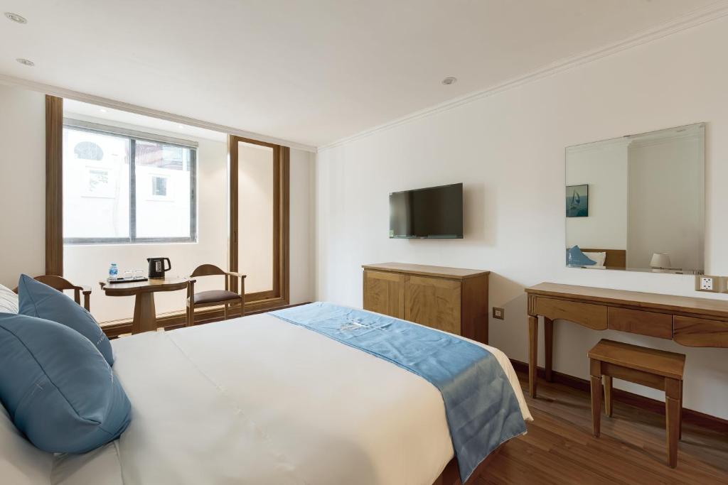 TV a/nebo společenská místnost v ubytování Hanoi Sail Hotel