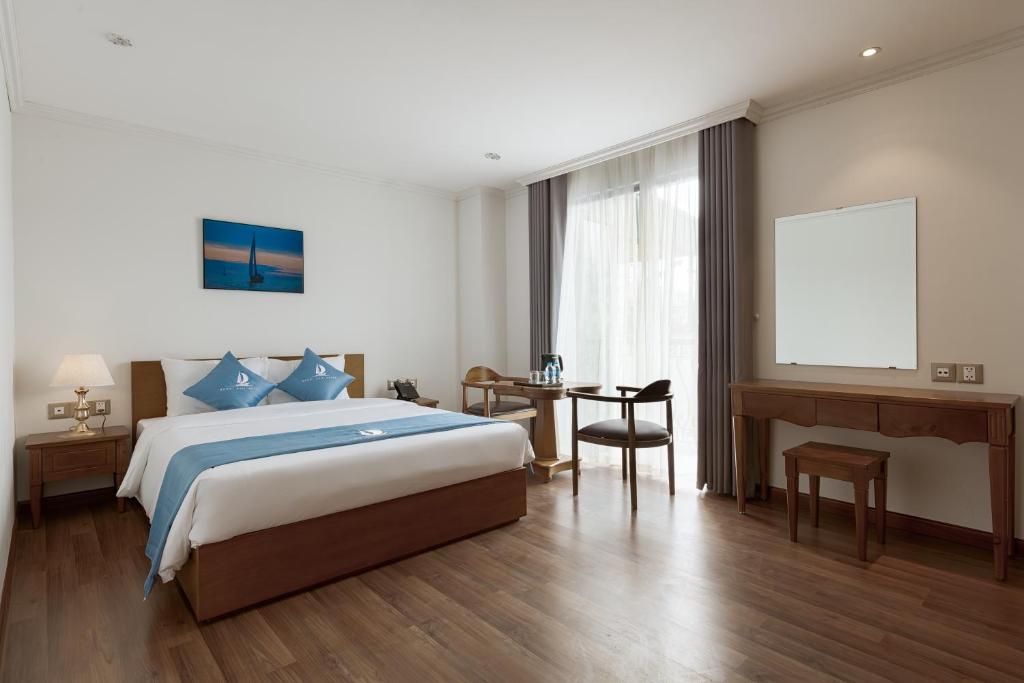 Postel nebo postele na pokoji v ubytování Hanoi Sail Hotel