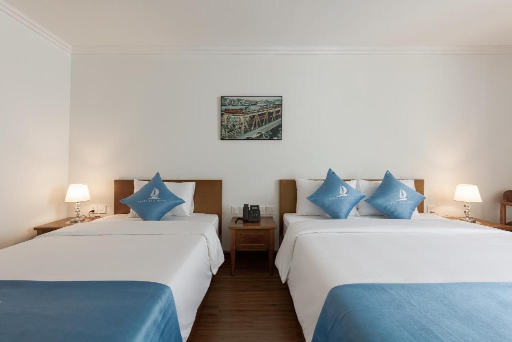 Postel nebo postele na pokoji v ubytování Hanoi Sail Hotel