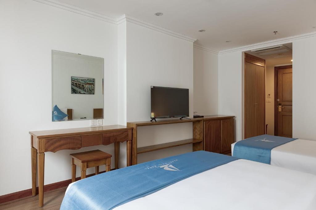 Postel nebo postele na pokoji v ubytování Hanoi Sail Hotel