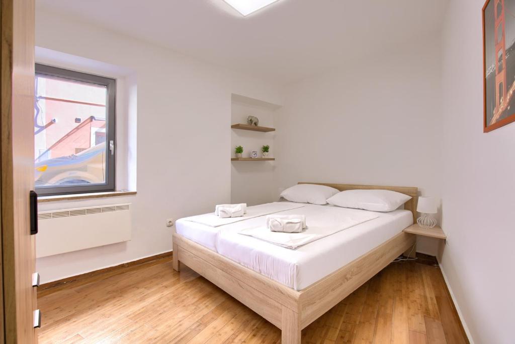 Pula Center Apartment - Steps away from the Roman Arena