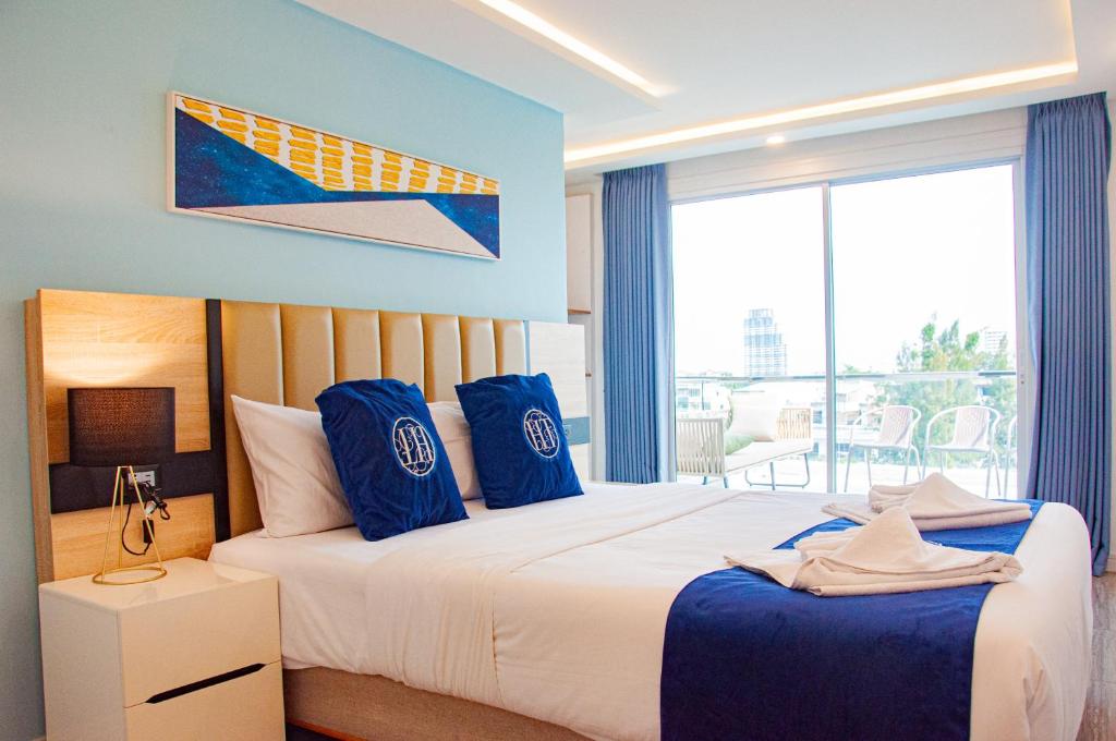 HT9 Hotel - Two-Bedroom Suite With Balcony