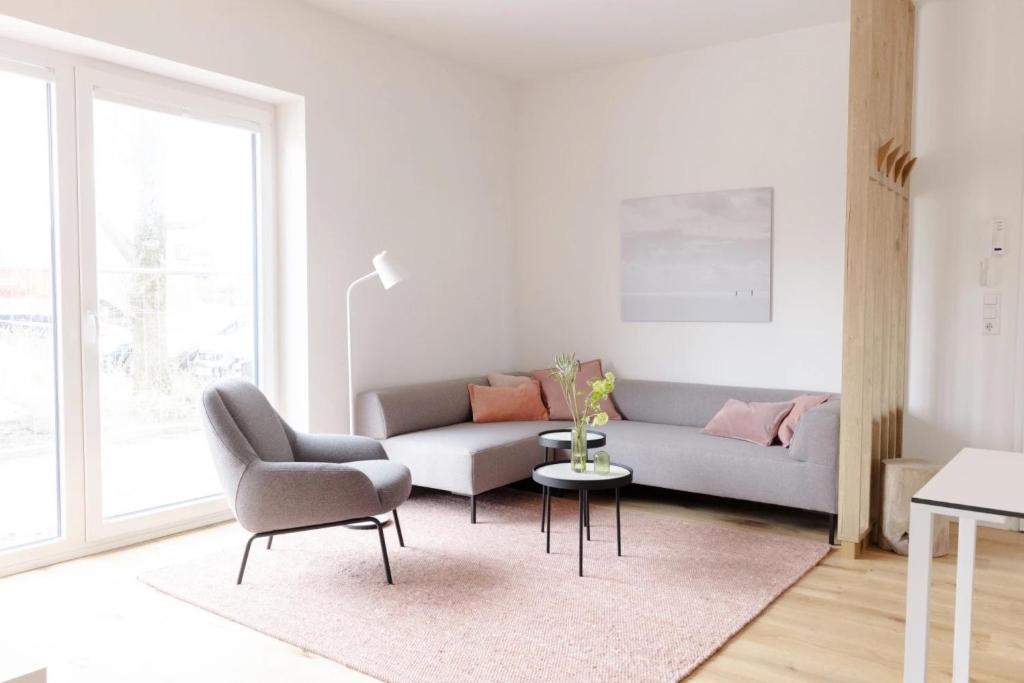 a living room with a couch and a chair at Kajüte in Sankt Peter-Ording