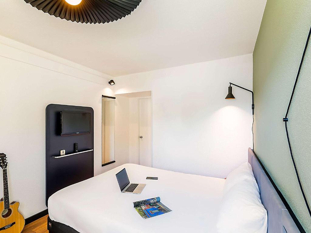 Cama ou camas em um quarto em Hotel ibis Evora