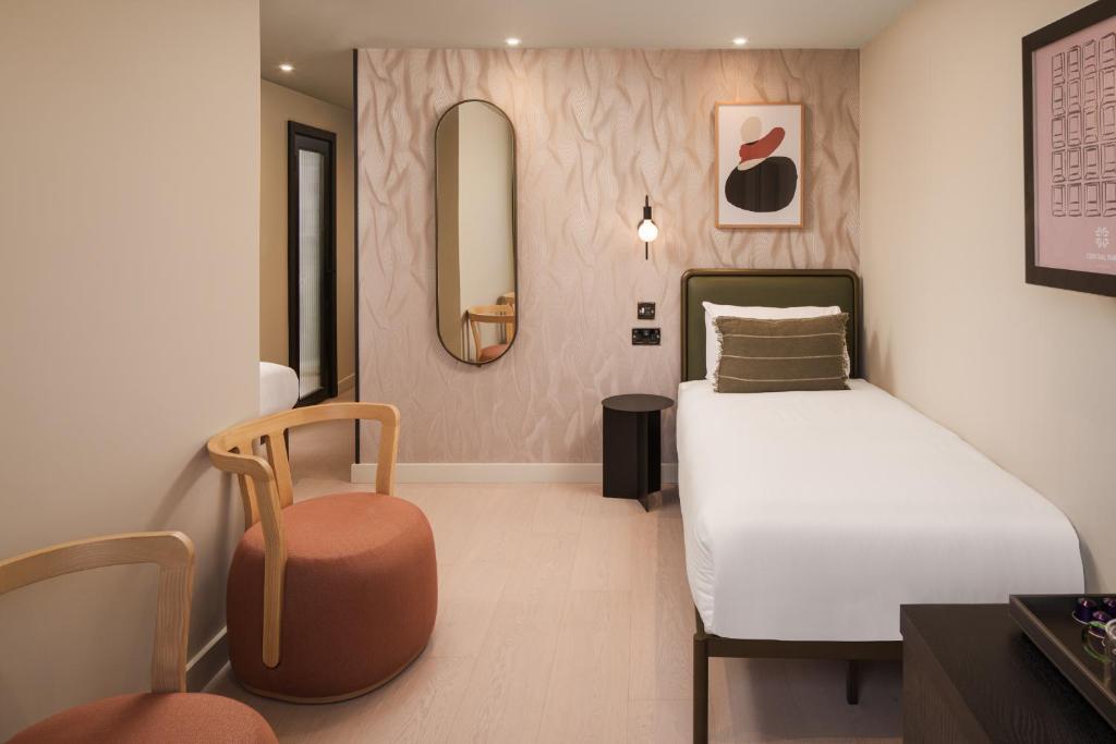 Ένα ή περισσότερα κρεβάτια σε δωμάτιο στο Central Park Hotel