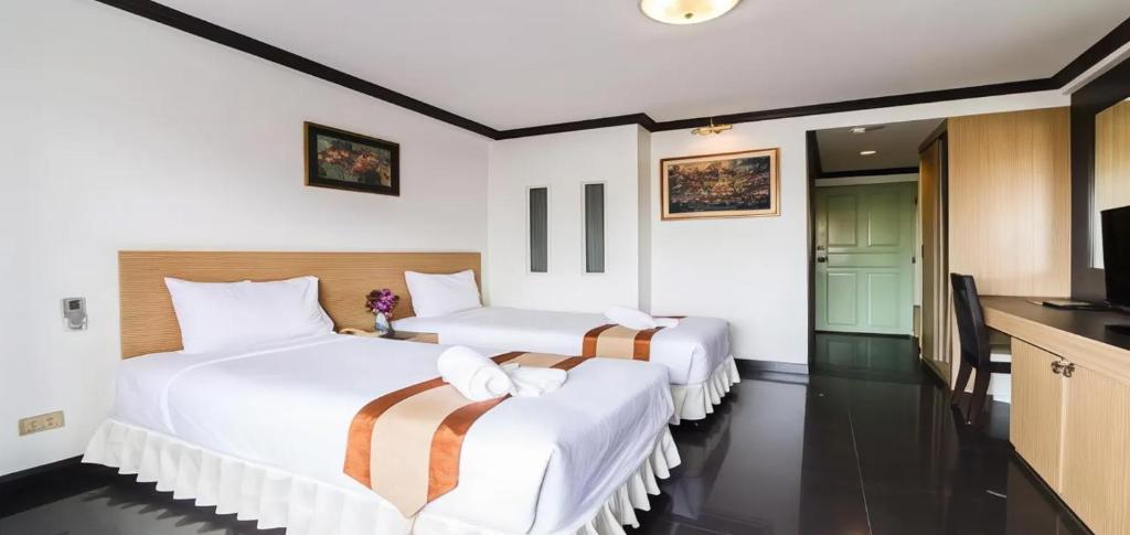 Postel nebo postele na pokoji v ubytování Tanawit Hotel Hua Hin