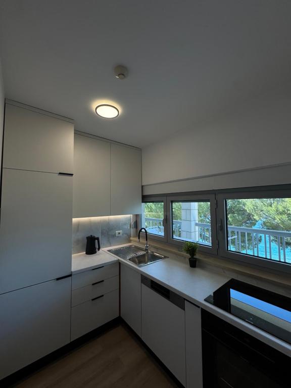 Kuchyň nebo kuchyňský kout v ubytování Apartments Simic Makarska