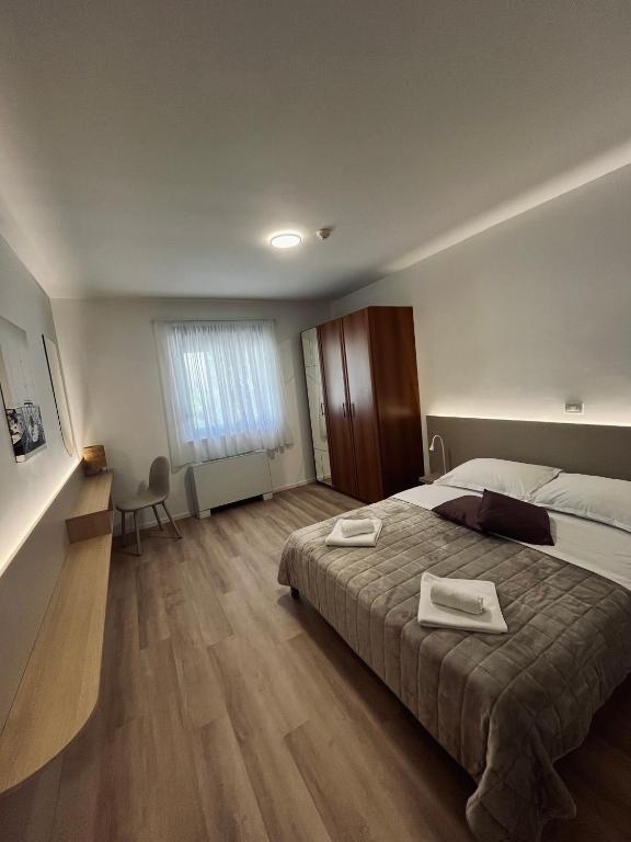 Postel nebo postele na pokoji v ubytování Apartments Simic Makarska