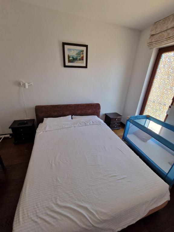 Postel nebo postele na pokoji v ubytování SkyAprt77m Jacuzzi