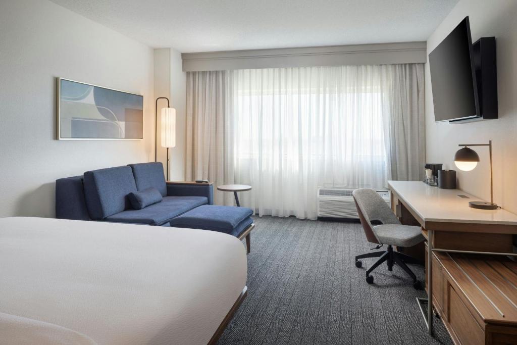 Courtyard by Marriott Little Rock Downtown - Habitación King Con Sofá Cama