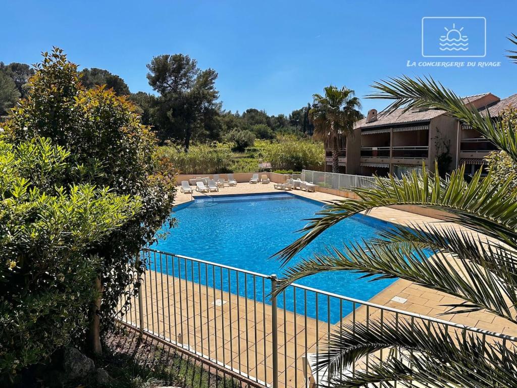 Πισίνα στο ή κοντά στο Hortensia Régence Park Swimming pool Beach 300 m away