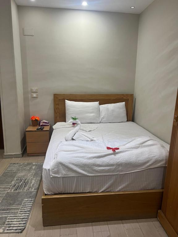 Postel nebo postele na pokoji v ubytování Pyramids INN