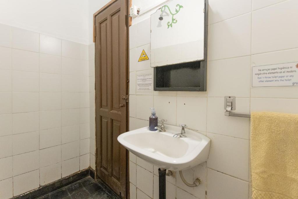 Koupelna v ubytování Andamundos Hostel