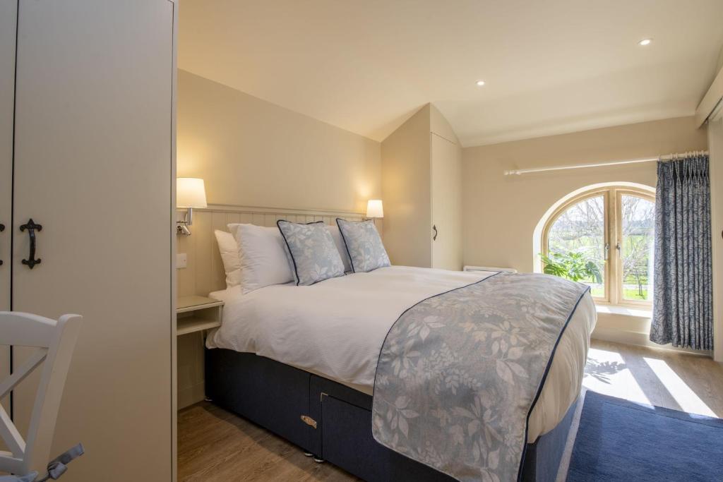 Una cama o camas en una habitación de Bacchus