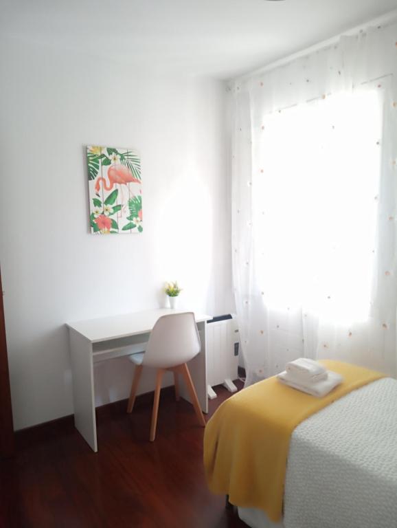 Posteľ alebo postele v izbe v ubytovaní CASA AMELIA Apartamento Bajo con terraza y jardín Apartamento 1ªPlanta