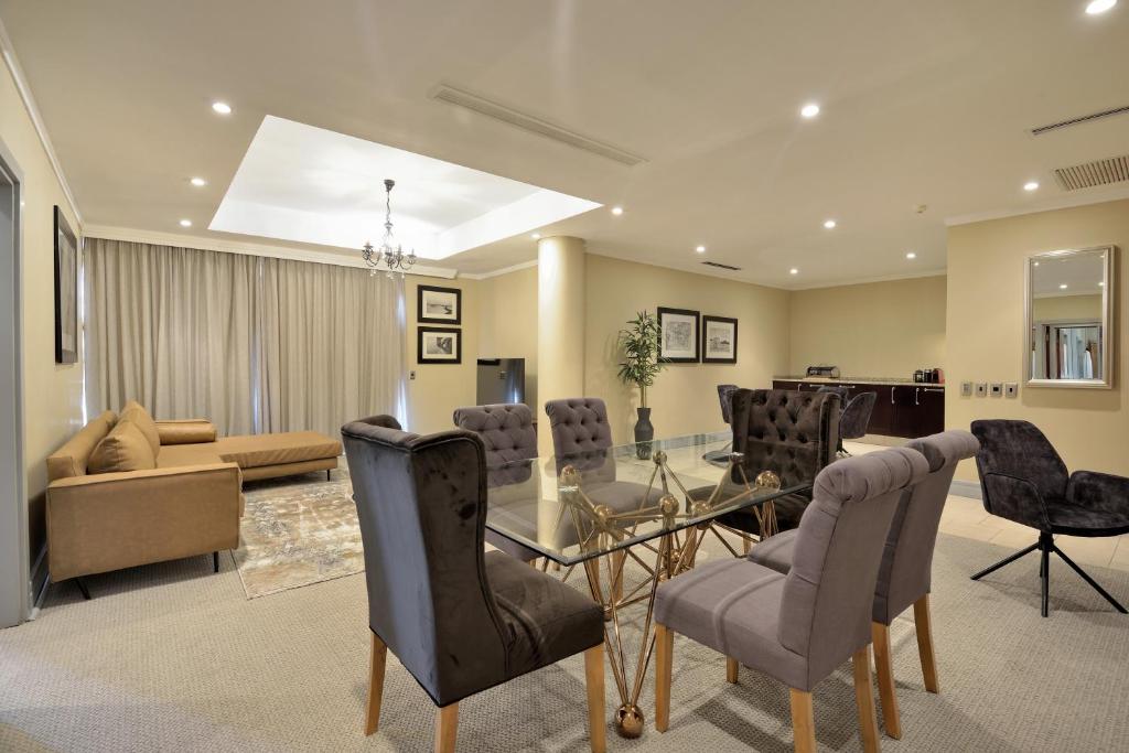 Raphael Suites - 