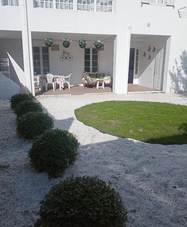 Vonkajšia záhrada v ubytovaní CASA AMELIA Apartamento Bajo con terraza y jardín Apartamento 1ªPlanta
