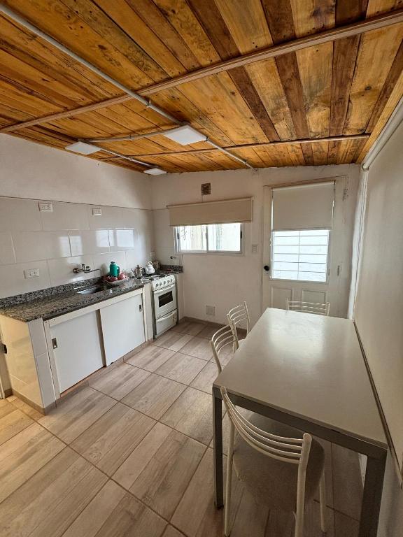 Kuchyň nebo kuchyňský kout v ubytování Departamentito Cabral