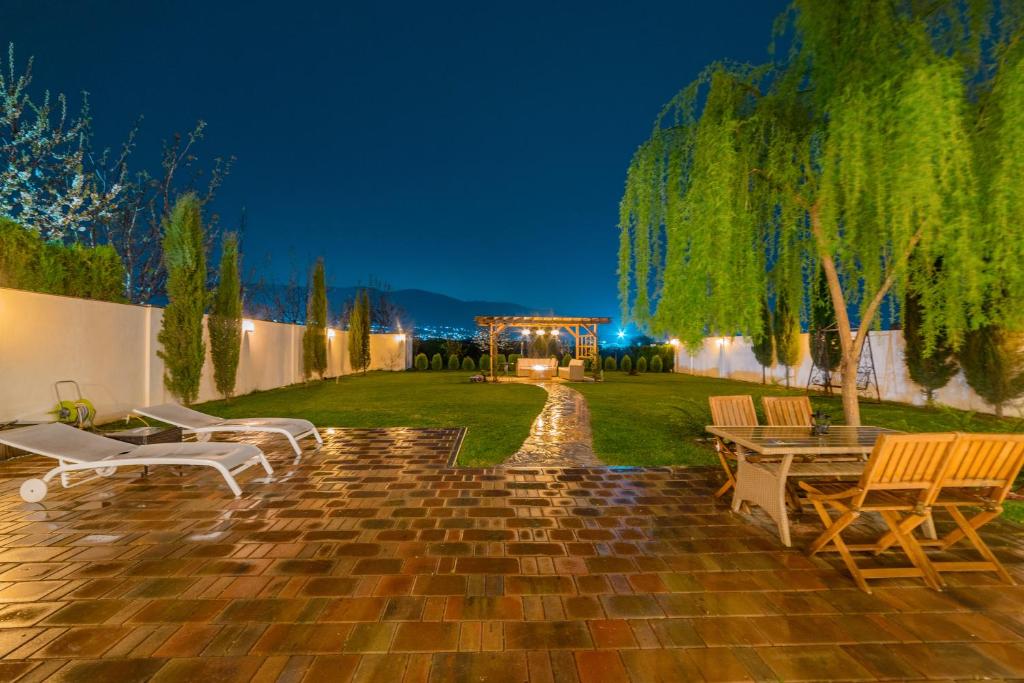 Zahrada ubytování Entire Villa Near Tbilisi Nature Reserve with Panoramic View