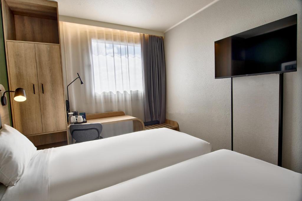 Łóżko lub łóżka w pokoju w obiekcie CAMPANILE PRIME Warszawa Centrum