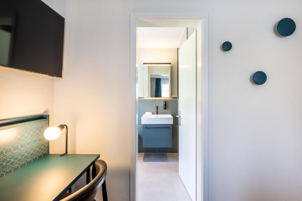 Postel nebo postele na pokoji v ubytování Hotel Central am See
