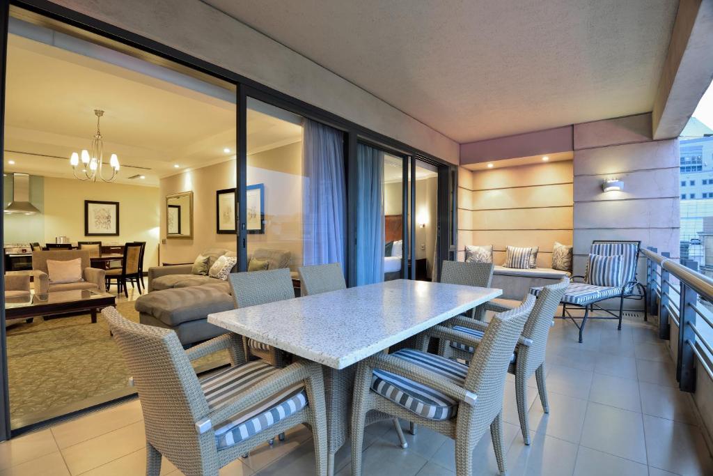 Raphael Suites - 