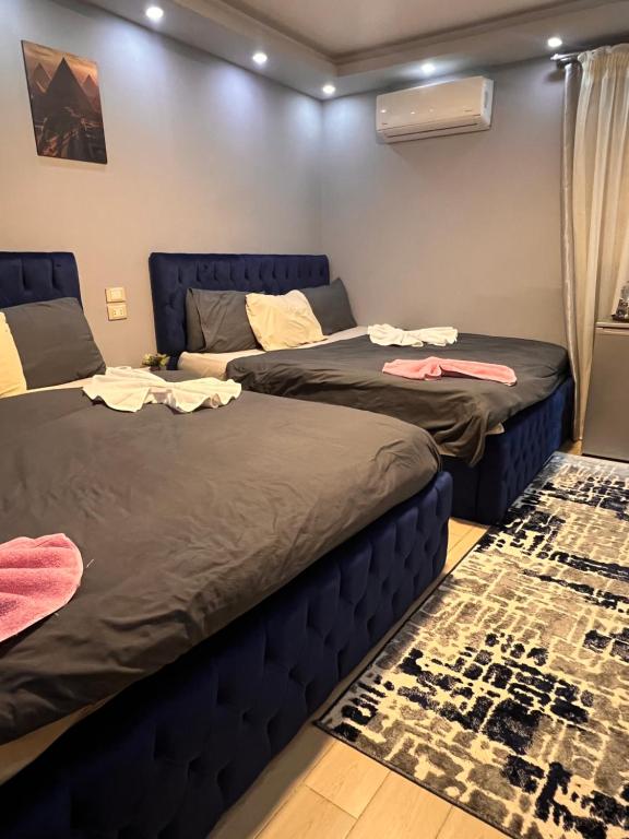 Postel nebo postele na pokoji v ubytování Pyramids INN