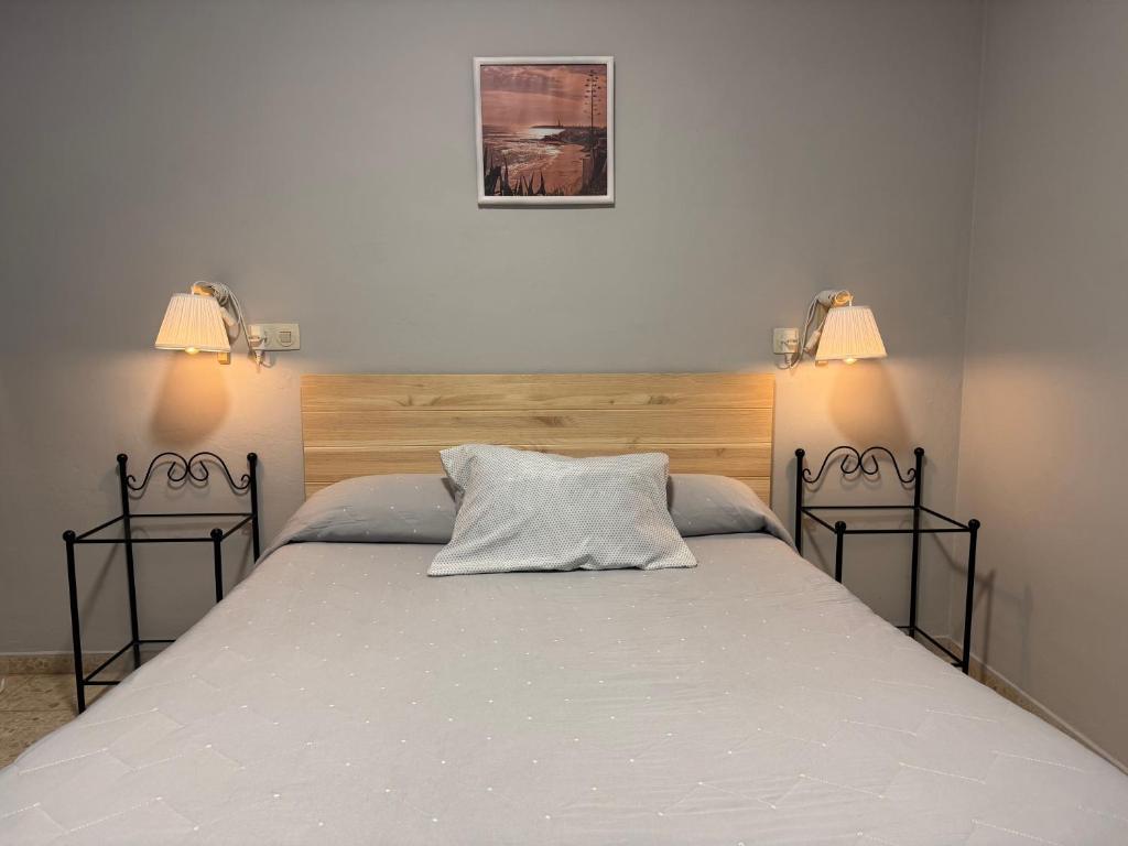 Postel nebo postele na pokoji v ubytování Hostal Miramar