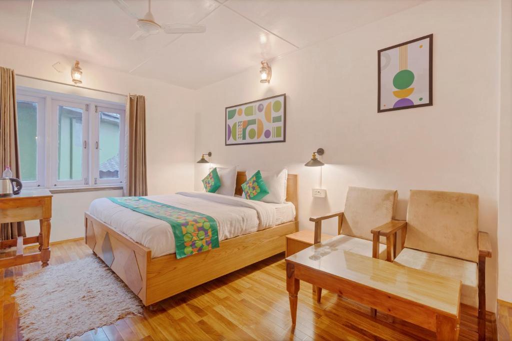 Postel nebo postele na pokoji v ubytování Treebo Vitasta Villa, Srinagar