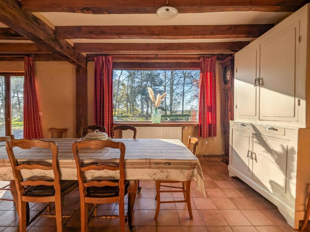 Gîte avec piscine, sports et nature près de George Sand, Mouhers - FR-1-591-64 - Casa De Vacaciones