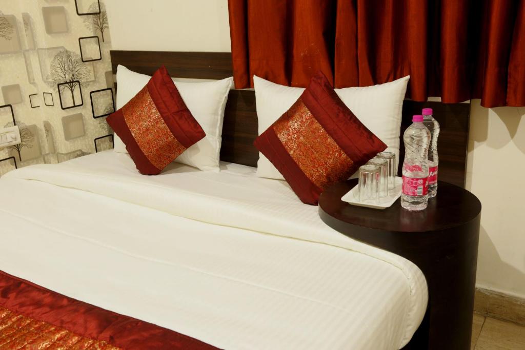 Postel nebo postele na pokoji v ubytování Hotel Palm Emarald