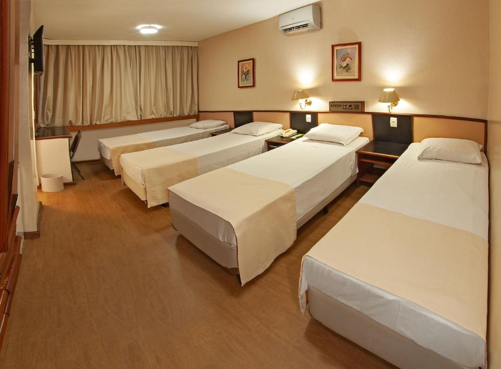 Postel nebo postele na pokoji v ubytování Lira Hotel
