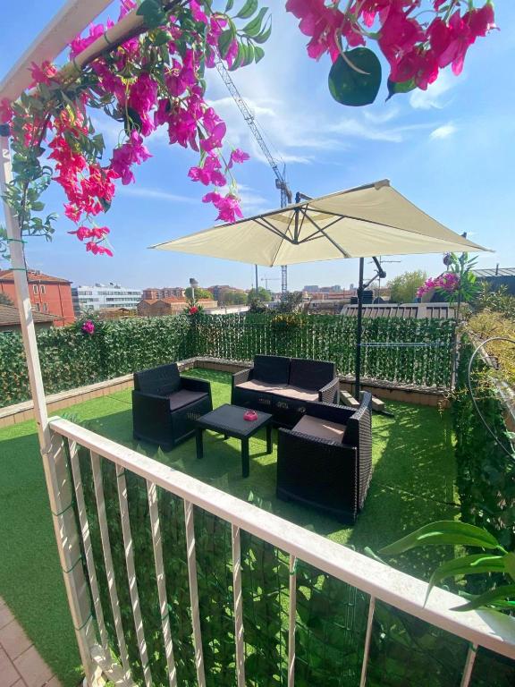 RED HOUSE - BEAUTIFUL APARTMENT - METRO m1