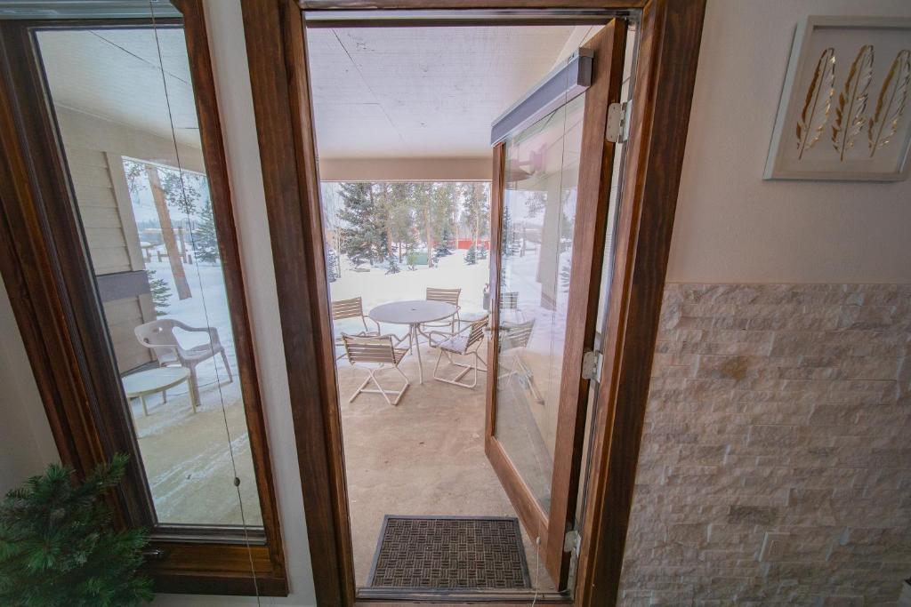 Patio nebo venkovní prostory v ubytování Quicksilver 1605 by SummitCove Lodging