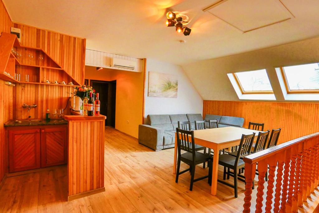 Η κουζίνα ή μικρή κουζίνα στο Strandi Apartmanok- Levente