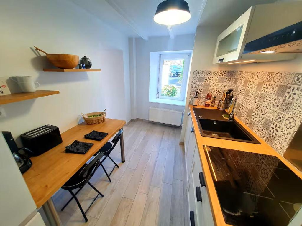 Kuchyň nebo kuchyňský kout v ubytování La laurentaise-vue mer
