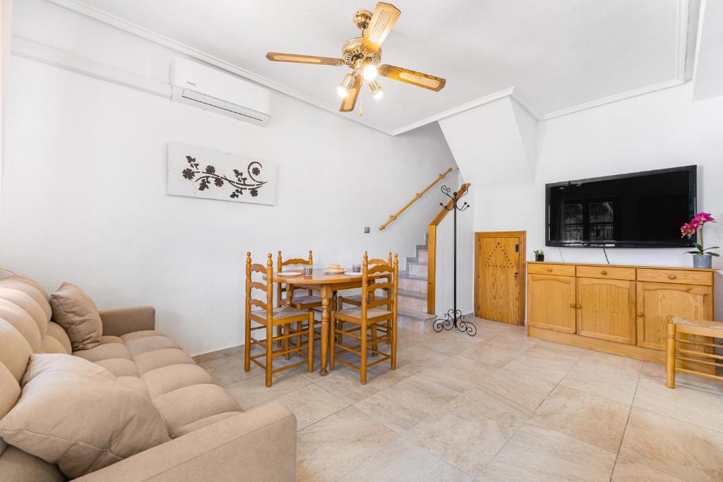 a living room with a couch and a table at Casa Calma in Santa Pola