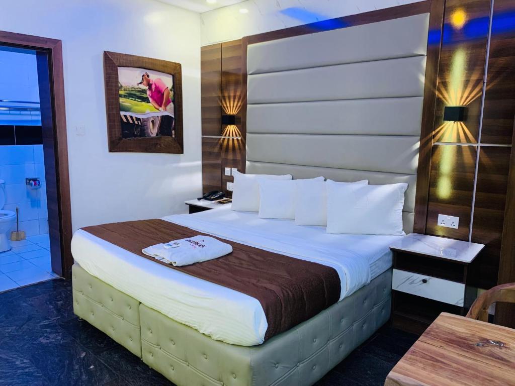 Postel nebo postele na pokoji v ubytování Presken Hotels @ Freedom Way, Lekki