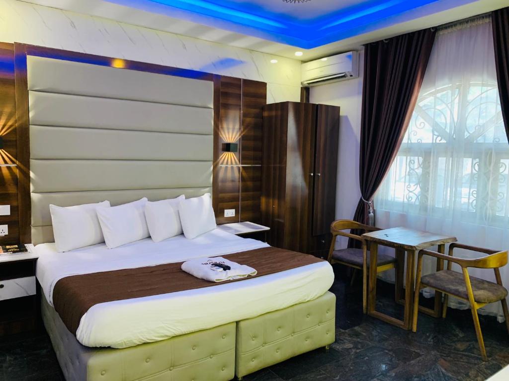 Postel nebo postele na pokoji v ubytování Presken Hotels @ Freedom Way, Lekki