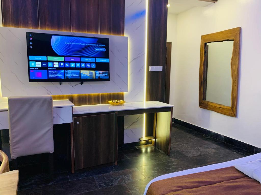 TV a/nebo společenská místnost v ubytování Presken Hotels @ Freedom Way, Lekki