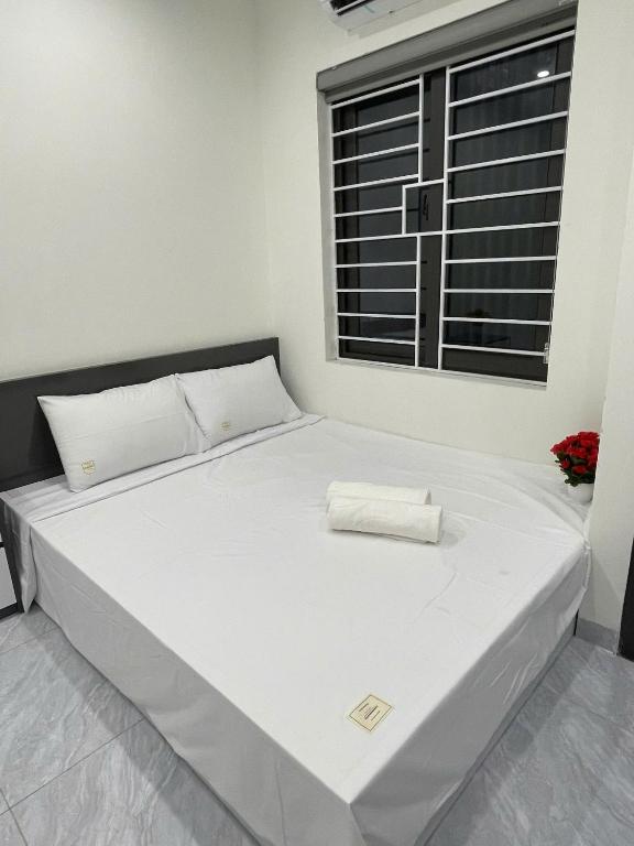 Postel nebo postele na pokoji v ubytování Ami Home Đội Cấn