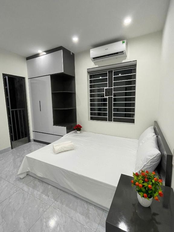 Postel nebo postele na pokoji v ubytování Ami Home Đội Cấn