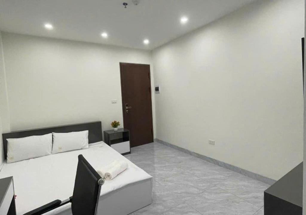 Postel nebo postele na pokoji v ubytování Ami Home Đội Cấn