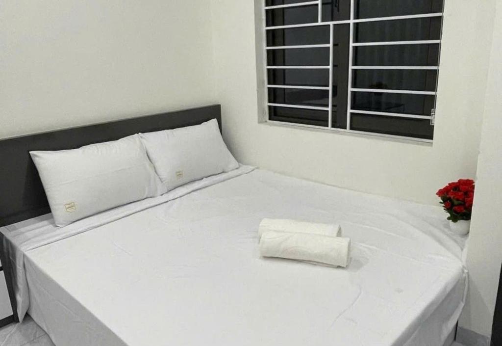 Postel nebo postele na pokoji v ubytování Ami Home Đội Cấn
