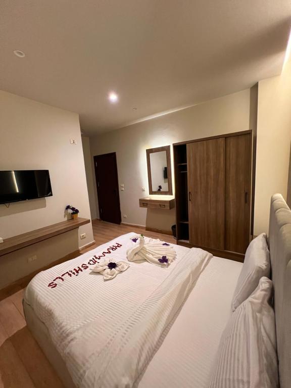Postel nebo postele na pokoji v ubytování Amigo Pyramids Hotel