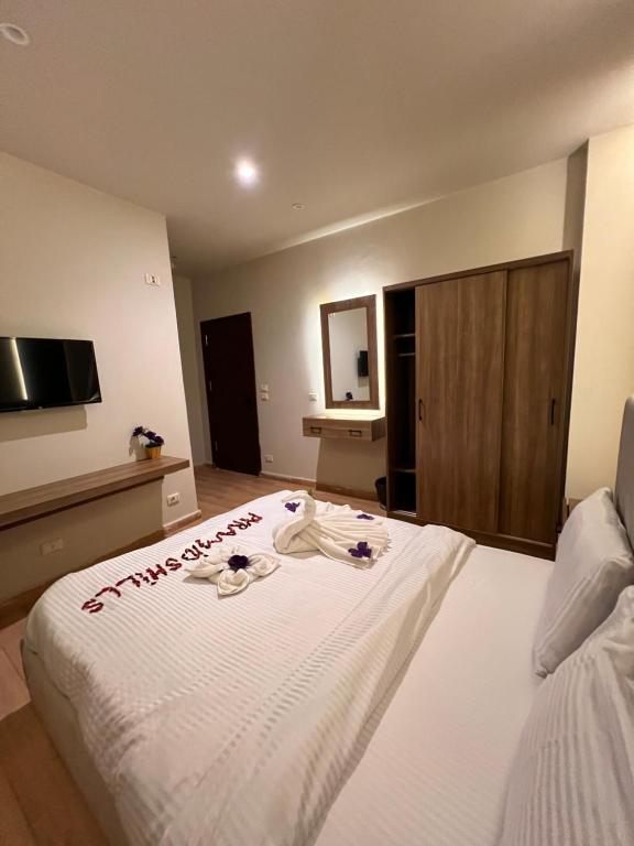 Postel nebo postele na pokoji v ubytování Amigo Pyramids Hotel